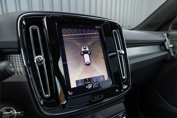 Volvo XC40 2.0 T5 AWD R-Design | Zwenkbare trekhaak | 2.100 Kg Trekgewicht | Panoramadak | Blis | Harman Kardon | 360 Camera |