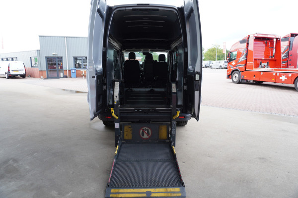 Renault Trafic 2.0 Blue dCi 170PK T30 L2H2 Rolstoelbus met schans nr. V186 | Airco | Cruise | Navi | trekhaak