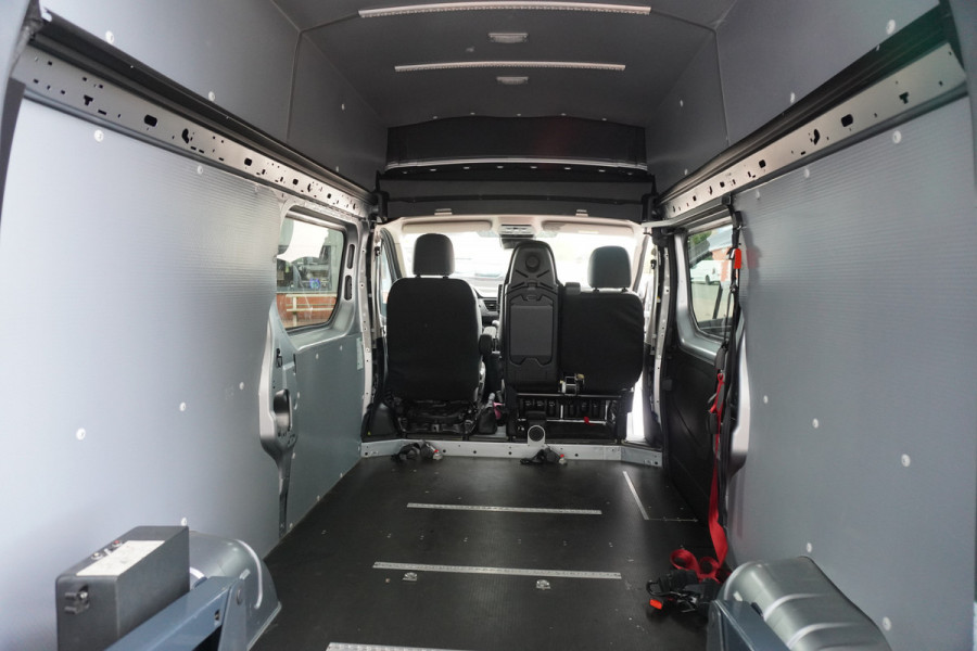 Renault Trafic 2.0 Blue dCi 170PK T30 L2H2 Ideaal voor camperombouw nr. V186 | Airco | Cruise | Navi | trekhaak (marge auto)