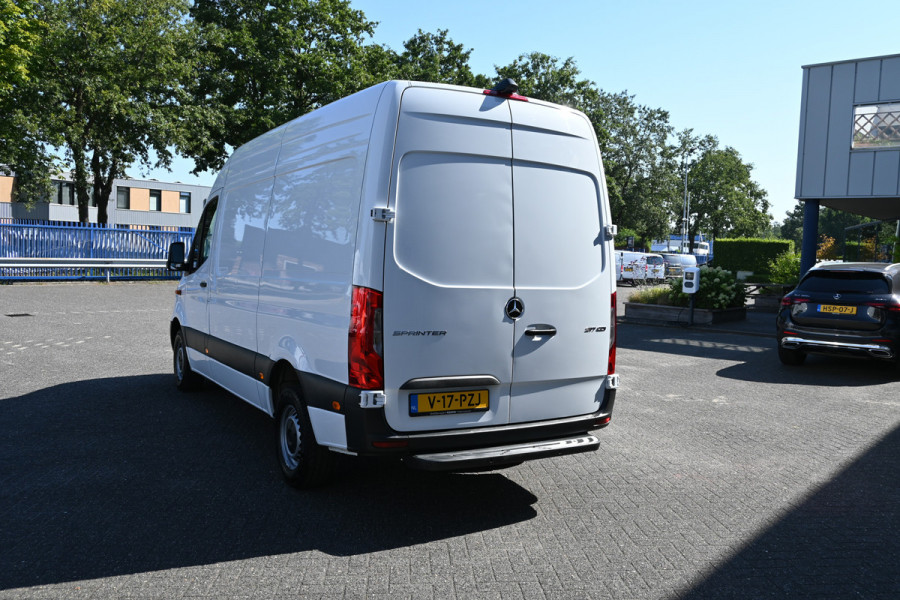 Mercedes-Benz Sprinter 317 CDI L2H2 Pro HD MBUX Navigatie met camera en parkeerpakket, Winterpakket, Etc.