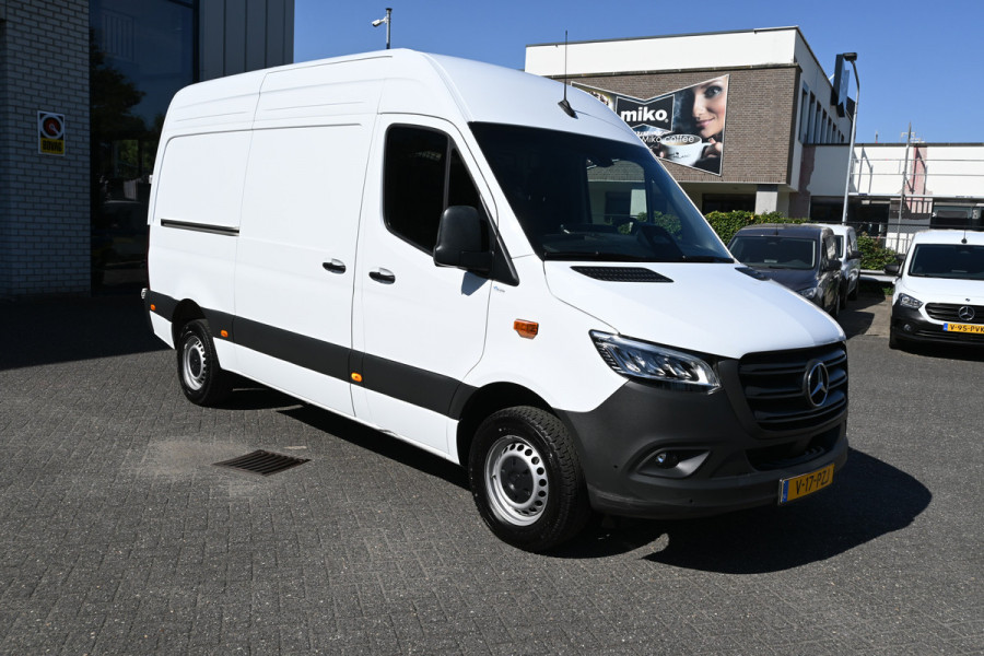 Mercedes-Benz Sprinter 317 CDI L2H2 Pro HD MBUX Navigatie met camera en parkeerpakket, Winterpakket, Etc.