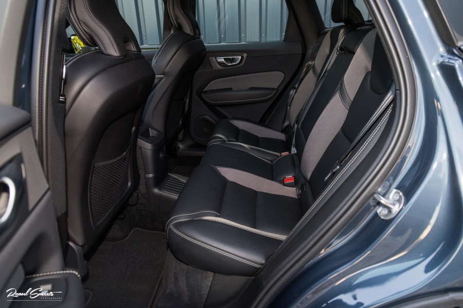 Volvo XC60 2.0 T6 Plug-in hybrid AWD Plus Dark | Panorama dak | Adaptieve cruise | Blis | Memory | Harman Kardon |