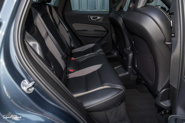 Volvo XC60 2.0 T6 Plug-in hybrid AWD Plus Dark | Panorama dak | Adaptieve cruise | Blis | Memory | Harman Kardon |