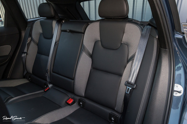 Volvo XC60 2.0 T6 Plug-in hybrid AWD Plus Dark | Panorama dak | Adaptieve cruise | Blis | Memory | Harman Kardon |