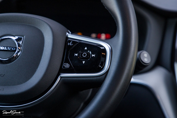 Volvo XC60 2.0 T6 Plug-in hybrid AWD Plus Dark | Panorama dak | Adaptieve cruise | Blis | Memory | Harman Kardon |