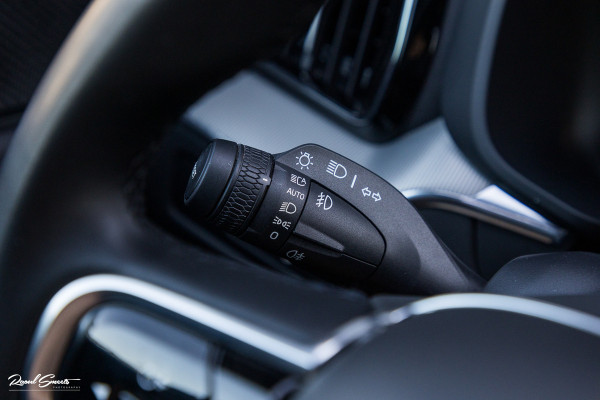 Volvo XC60 2.0 T6 Plug-in hybrid AWD Plus Dark | Panorama dak | Adaptieve cruise | Blis | Memory | Harman Kardon |