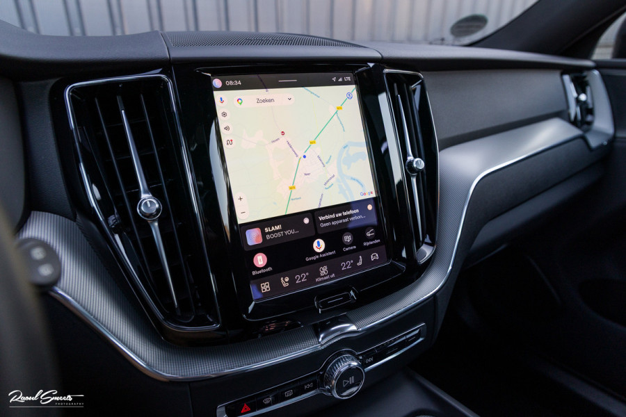 Volvo XC60 2.0 T6 Plug-in hybrid AWD Plus Dark | Panorama dak | Adaptieve cruise | Blis | Memory | Harman Kardon |