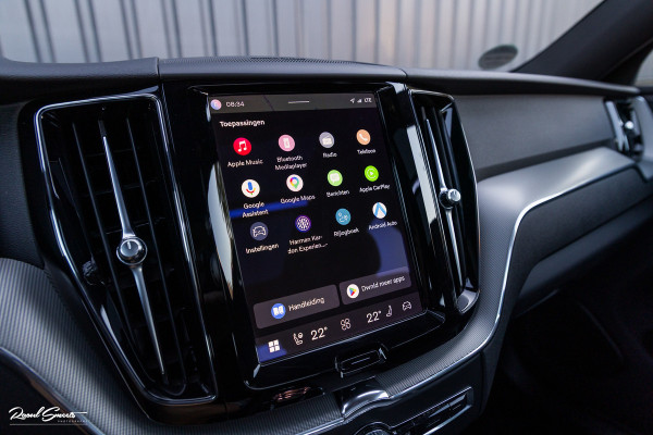 Volvo XC60 2.0 T6 Plug-in hybrid AWD Plus Dark | Panorama dak | Adaptieve cruise | Blis | Memory | Harman Kardon |