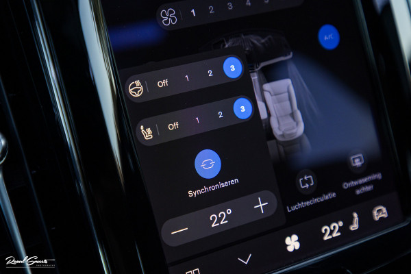 Volvo XC60 2.0 T6 Plug-in hybrid AWD Plus Dark | Panorama dak | Adaptieve cruise | Blis | Memory | Harman Kardon |