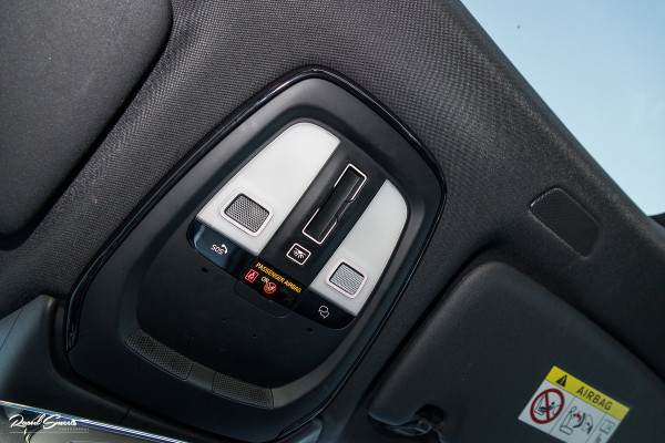 Volvo XC60 2.0 T6 Plug-in hybrid AWD Plus Dark | Panorama dak | Adaptieve cruise | Blis | Memory | Harman Kardon |