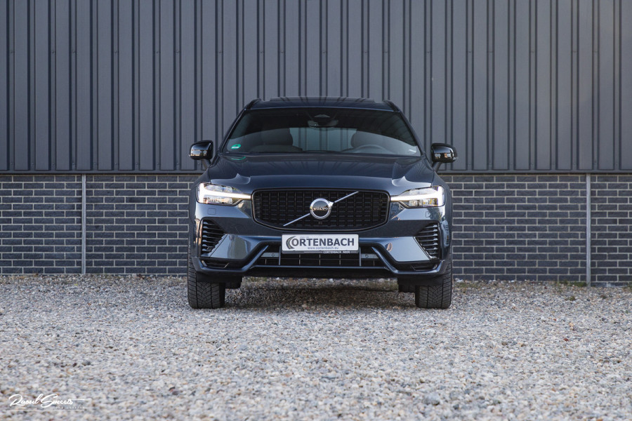 Volvo XC60 2.0 T6 Plug-in hybrid AWD Plus Dark | Panorama dak | Adaptieve cruise | Blis | Memory | Harman Kardon |