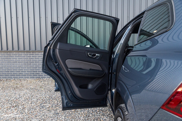Volvo XC60 2.0 T6 Plug-in hybrid AWD Plus Dark | Panorama dak | Adaptieve cruise | Blis | Memory | Harman Kardon |