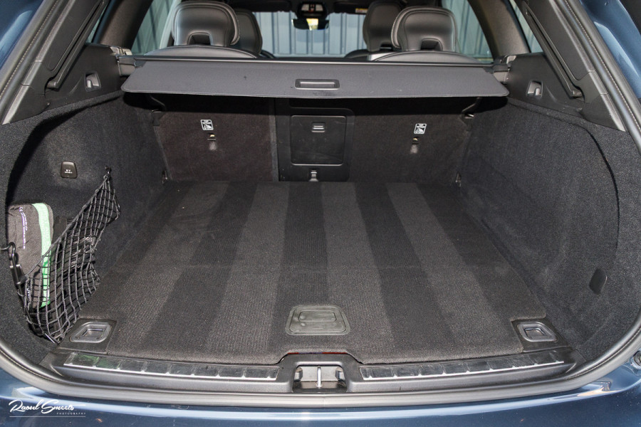 Volvo XC60 2.0 T6 Plug-in hybrid AWD Plus Dark | Panorama dak | Adaptieve cruise | Blis | Memory | Harman Kardon |