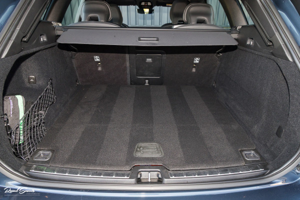 Volvo XC60 2.0 T6 Plug-in hybrid AWD Plus Dark | Panorama dak | Adaptieve cruise | Blis | Memory | Harman Kardon |