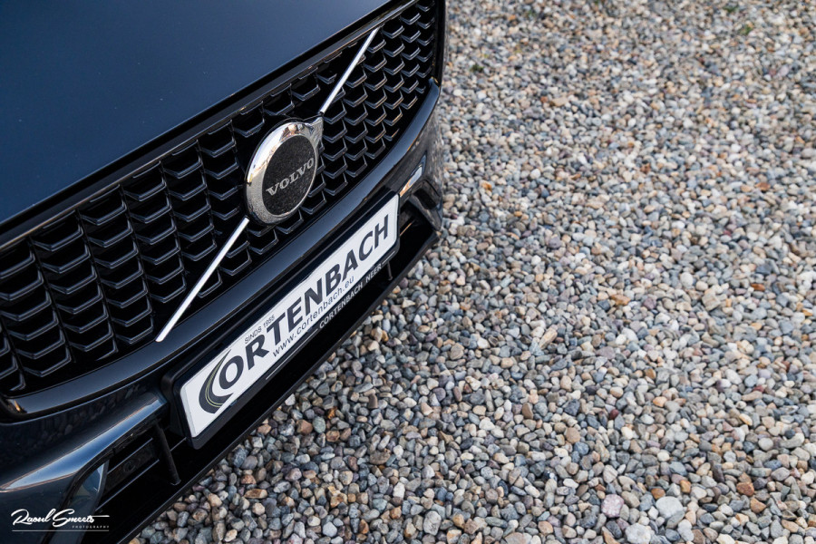 Volvo XC60 2.0 T6 Plug-in hybrid AWD Plus Dark | Panorama dak | Adaptieve cruise | Blis | Memory | Harman Kardon |