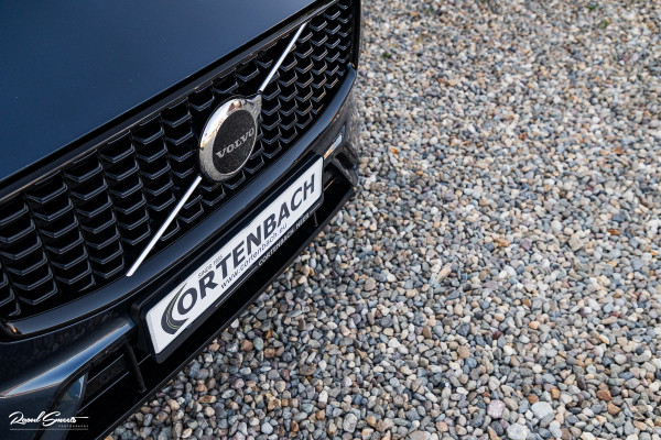 Volvo XC60 2.0 T6 Plug-in hybrid AWD Plus Dark | Panorama dak | Adaptieve cruise | Blis | Memory | Harman Kardon |