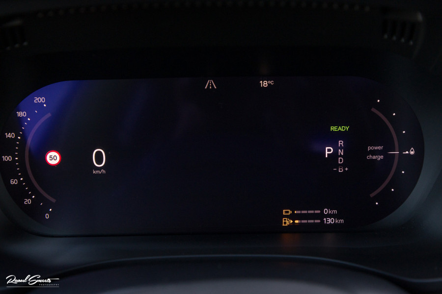 Volvo XC60 2.0 T8 Plug-in hybrid AWD R-Design | Luchtvering | Zwenkbare trekhaak | Panorama dak | Memory | Harman Kardon |