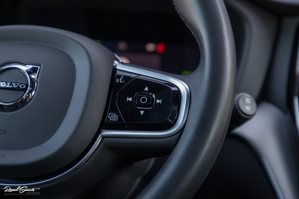 Volvo XC60 2.0 T8 Plug-in hybrid AWD R-Design | Luchtvering | Zwenkbare trekhaak | Panorama dak | Memory | Harman Kardon |
