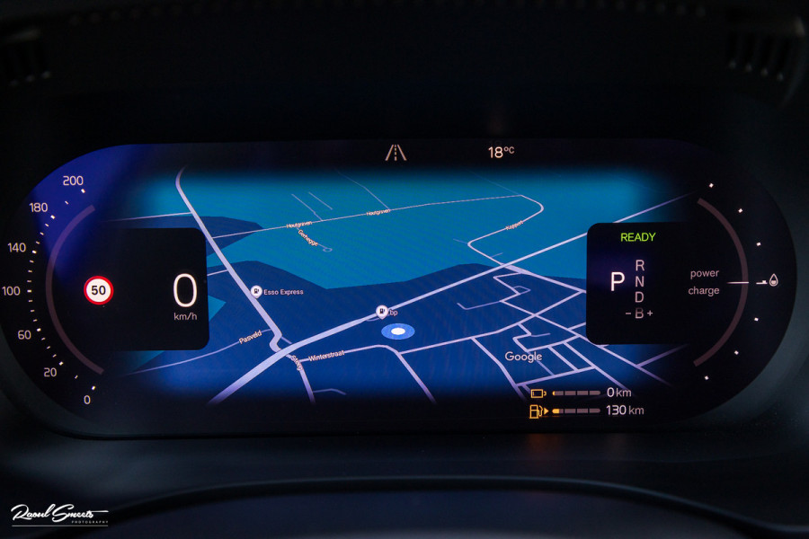Volvo XC60 2.0 T8 Plug-in hybrid AWD R-Design | Luchtvering | Zwenkbare trekhaak | Panorama dak | Memory | Harman Kardon |