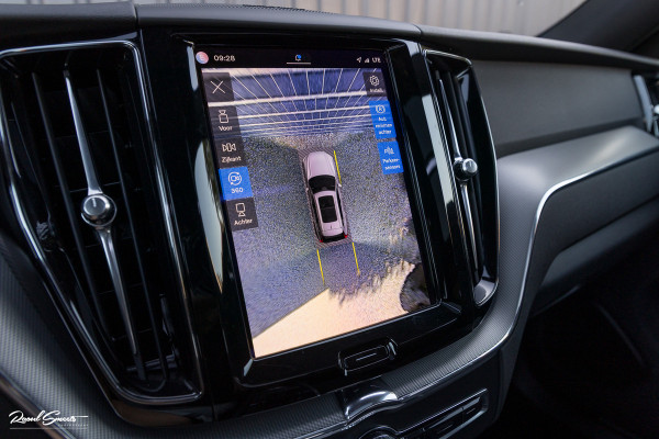 Volvo XC60 2.0 T8 Plug-in hybrid AWD R-Design | Luchtvering | Zwenkbare trekhaak | Panorama dak | Memory | Harman Kardon |