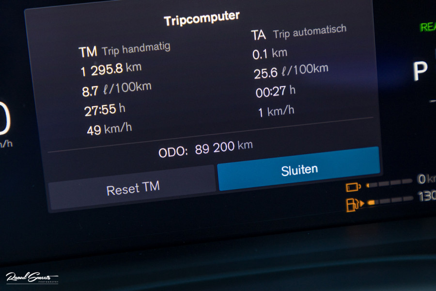 Volvo XC60 2.0 T8 Plug-in hybrid AWD R-Design | Luchtvering | Zwenkbare trekhaak | Panorama dak | Memory | Harman Kardon |