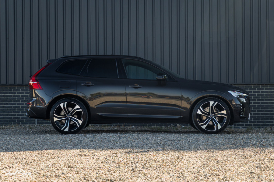 Volvo XC60 2.0 T8 Plug-in hybrid AWD R-Design | Luchtvering | Zwenkbare trekhaak | Panorama dak | Memory | Harman Kardon |