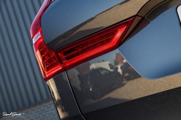 Volvo XC60 2.0 T8 Plug-in hybrid AWD R-Design | Luchtvering | Zwenkbare trekhaak | Panorama dak | Memory | Harman Kardon |