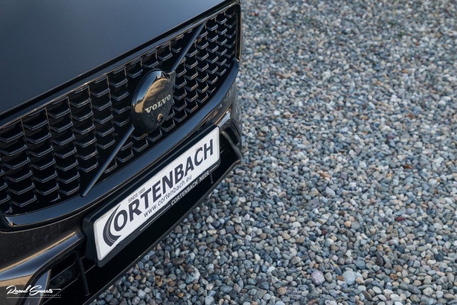 Volvo XC60 2.0 T8 Plug-in hybrid AWD R-Design | Luchtvering | Zwenkbare trekhaak | Panorama dak | Memory | Harman Kardon |