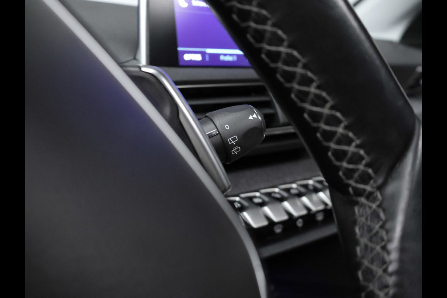 Peugeot 5008 1.2 PureTech Allure Avantage Sport (PANORAMADAK,APPLE CARPLAY,NAVI,CAMERA,360 VIEW,GETINT,LED,SPORTSTOELEN,LM VELGEN)