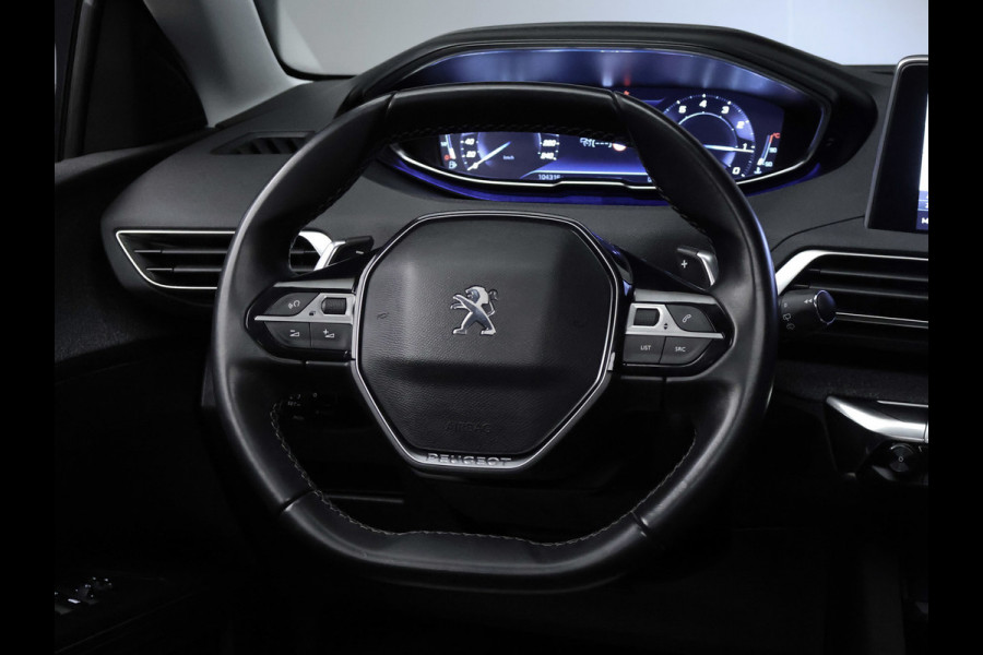 Peugeot 5008 1.2 PureTech Allure Avantage Sport (PANORAMADAK,APPLE CARPLAY,NAVI,CAMERA,360 VIEW,GETINT,LED,SPORTSTOELEN,LM VELGEN)