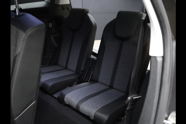 Peugeot 5008 1.2 PureTech Allure Avantage Sport (PANORAMADAK,APPLE CARPLAY,NAVI,CAMERA,360 VIEW,GETINT,LED,SPORTSTOELEN,LM VELGEN)