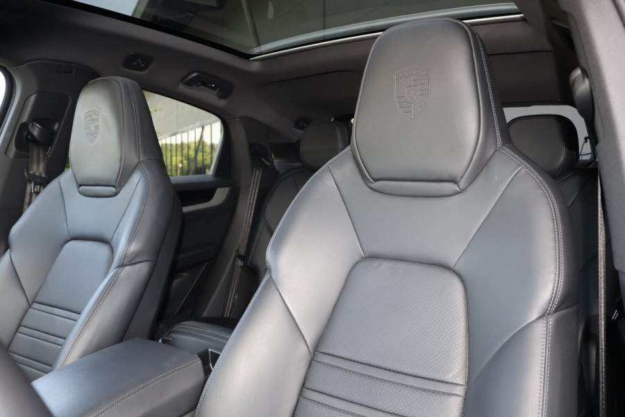 Porsche Cayenne Coupé 3.0 S E-Hybrid | PASSENGER DISPLAY | ELEKTRISCHE TREKHAAK | PASM | BOSE | SOUND PACKAGE PLUS | PRIVACY GLASS | PANORAMADAK | STU