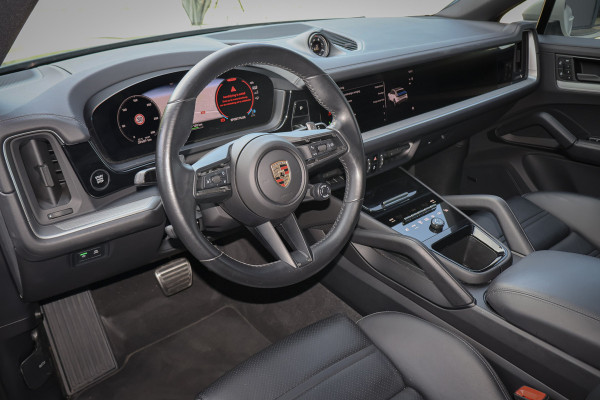 Porsche Cayenne Coupé 3.0 S E-Hybrid | PASSENGER DISPLAY | ELEKTRISCHE TREKHAAK | PASM | BOSE | SOUND PACKAGE PLUS | PRIVACY GLASS | PANORAMADAK | STU