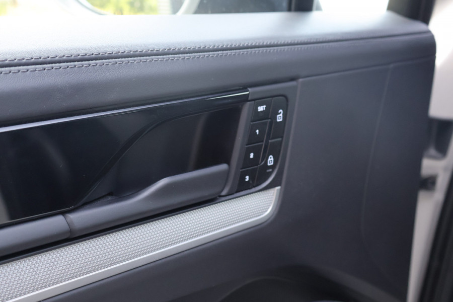 Porsche Cayenne Coupé 3.0 S E-Hybrid | PASSENGER DISPLAY | ELEKTRISCHE TREKHAAK | PASM | BOSE | SOUND PACKAGE PLUS | PRIVACY GLASS | PANORAMADAK | STU