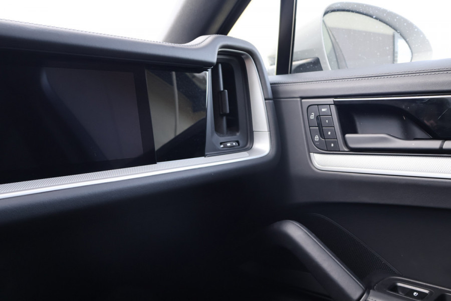 Porsche Cayenne Coupé 3.0 S E-Hybrid | PASSENGER DISPLAY | ELEKTRISCHE TREKHAAK | PASM | BOSE | SOUND PACKAGE PLUS | PRIVACY GLASS | PANORAMADAK | STU
