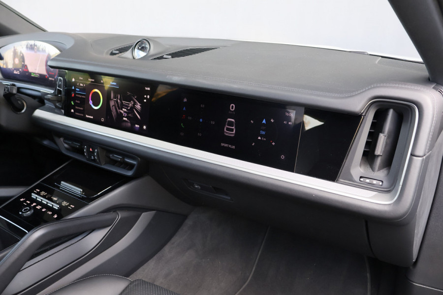 Porsche Cayenne Coupé 3.0 S E-Hybrid | PASSENGER DISPLAY | ELEKTRISCHE TREKHAAK | PASM | BOSE | SOUND PACKAGE PLUS | PRIVACY GLASS | PANORAMADAK | STU