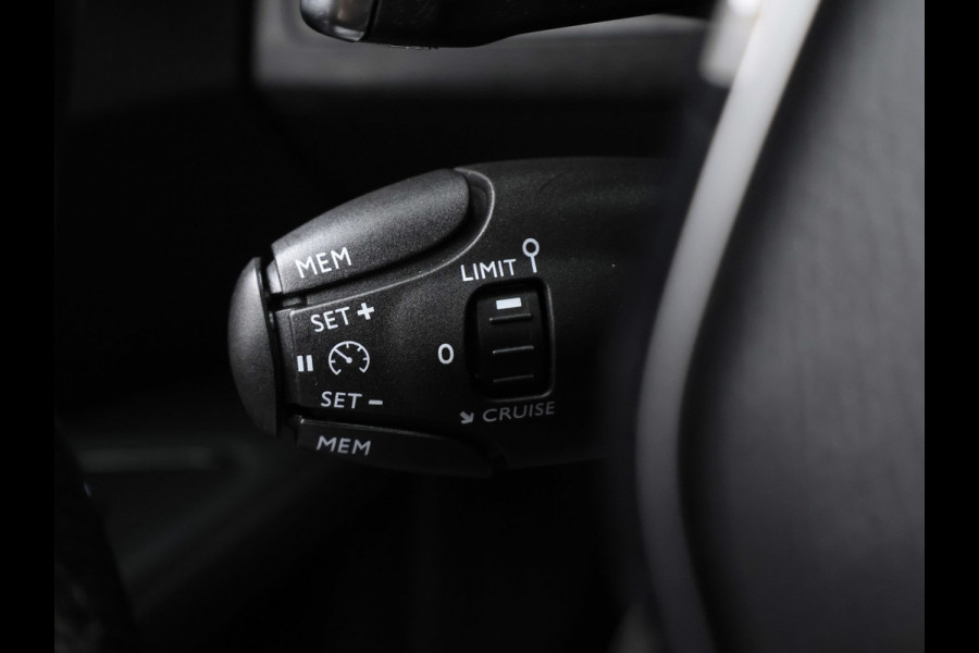 Peugeot 3008 1.6 PureTech GT Line Sport (SCHUIFDAK,APPLE CARPLAY,NAVI,CAMERA,360 VIEW,CRUISE,LED,GETINT,SPORTSTOELEN,LM VELGEN)