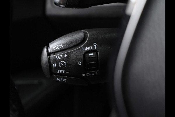 Peugeot 3008 1.6 PureTech GT Line Sport (SCHUIFDAK,APPLE CARPLAY,NAVI,CAMERA,360 VIEW,CRUISE,LED,GETINT,SPORTSTOELEN,LM VELGEN)