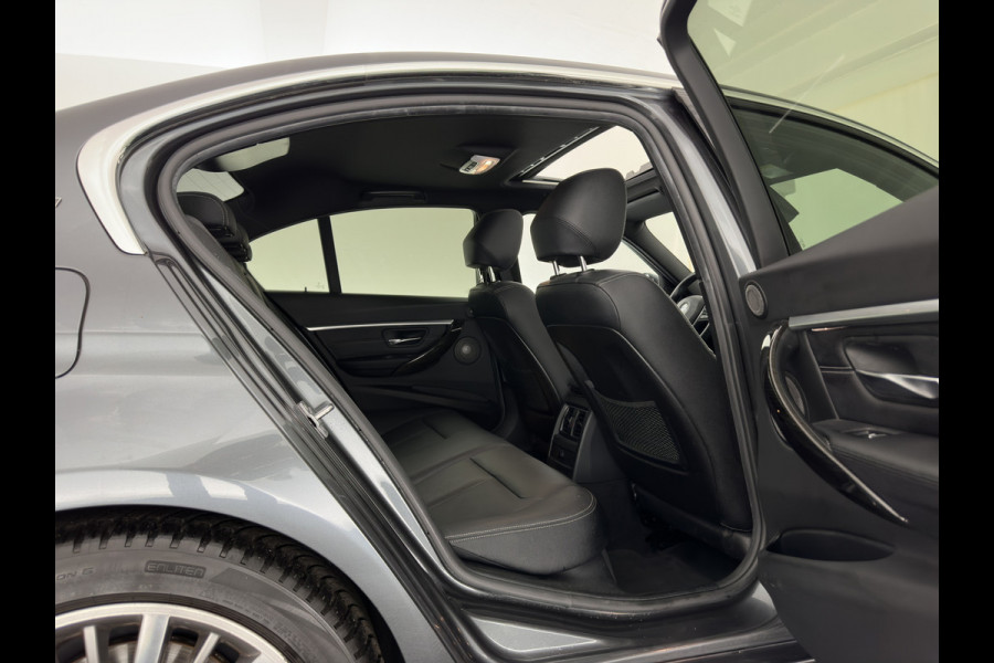 BMW 3-serie 330e High Executive (Plug-in) (INCL.BTW) Aut. *PANO | HEAD-UP | LEATHER | FULL-LED | MEMORY-PACK | HARMAN/KARDON | BLIND-SPOT | KEYLESS | CAMERA | NAVI-FULLMAP | DAB | PRIVACY-GLASS | ECC | PDC | 18''ALU*
