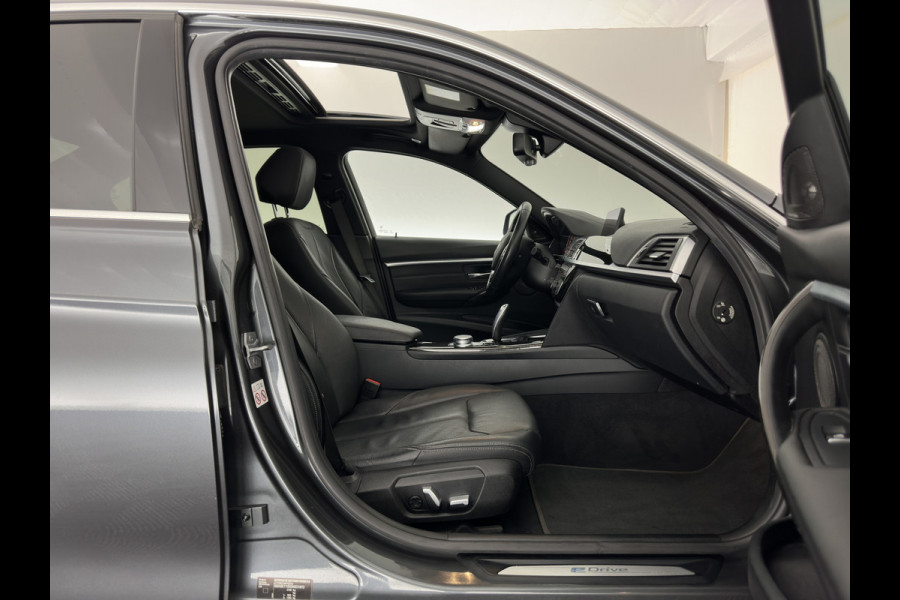 BMW 3-serie 330e High Executive (Plug-in) (INCL.BTW) Aut. *PANO | HEAD-UP | LEATHER | FULL-LED | MEMORY-PACK | HARMAN/KARDON | BLIND-SPOT | KEYLESS | CAMERA | NAVI-FULLMAP | DAB | PRIVACY-GLASS | ECC | PDC | 18''ALU*