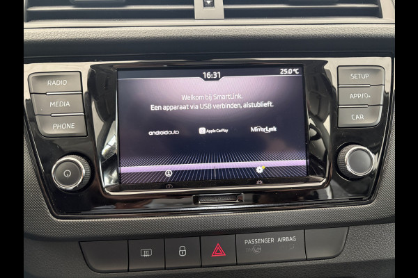 Škoda Fabia Combi 1.0 TSI Ambition Airco - Apple carplay - Parkeersensor achter - Dakrails - Bagagedek - Mistlampen - Cruise control - Bluetooth - Led verlichting - Stuur multifunctioneel - Stuur leder - Elektrische ramen - Centrale vergrendeling met afstandsbediening