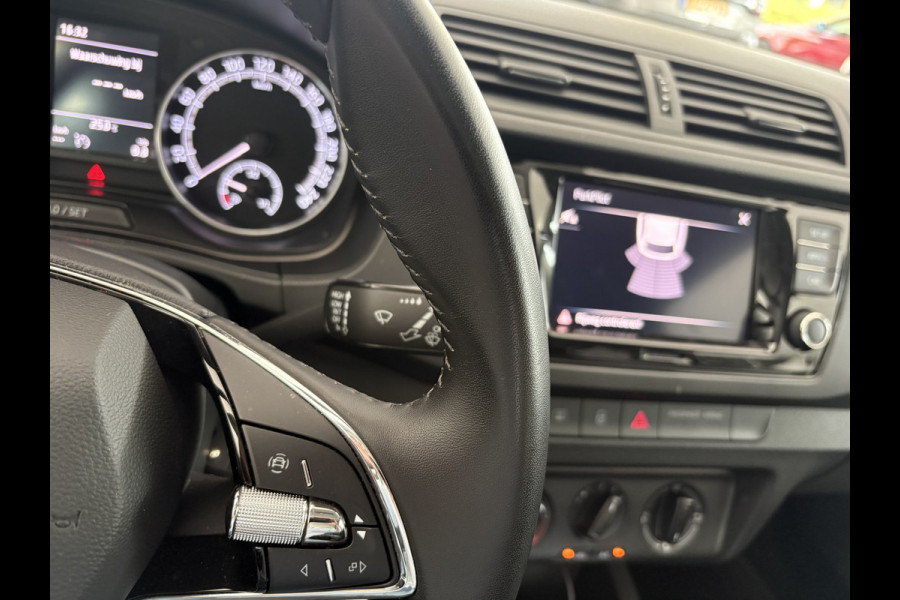 Škoda Fabia Combi 1.0 TSI Ambition Airco - Apple carplay - Parkeersensor achter - Dakrails - Bagagedek - Mistlampen - Cruise control - Bluetooth - Led verlichting - Stuur multifunctioneel - Stuur leder - Elektrische ramen - Centrale vergrendeling met afstandsbediening