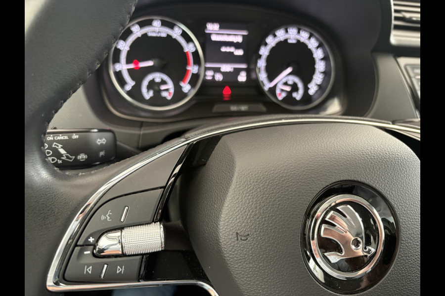 Škoda Fabia Combi 1.0 TSI Ambition Airco - Apple carplay - Parkeersensor achter - Dakrails - Bagagedek - Mistlampen - Cruise control - Bluetooth - Led verlichting - Stuur multifunctioneel - Stuur leder - Elektrische ramen - Centrale vergrendeling met afstandsbediening