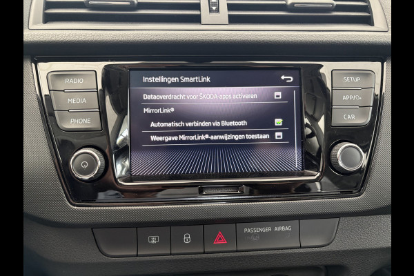 Škoda Fabia Combi 1.0 TSI Ambition Airco - Apple carplay - Parkeersensor achter - Dakrails - Bagagedek - Mistlampen - Cruise control - Bluetooth - Led verlichting - Stuur multifunctioneel - Stuur leder - Elektrische ramen - Centrale vergrendeling met afstandsbediening