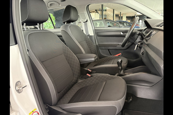 Škoda Fabia Combi 1.0 TSI Ambition Airco - Apple carplay - Parkeersensor achter - Dakrails - Bagagedek - Mistlampen - Cruise control - Bluetooth - Led verlichting - Stuur multifunctioneel - Stuur leder - Elektrische ramen - Centrale vergrendeling met afstandsbediening