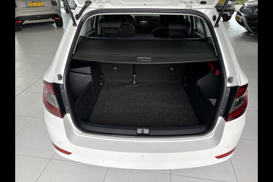Škoda Fabia Combi 1.0 TSI Ambition Airco - Apple carplay - Parkeersensor achter - Dakrails - Bagagedek - Mistlampen - Cruise control - Bluetooth - Led verlichting - Stuur multifunctioneel - Stuur leder - Elektrische ramen - Centrale vergrendeling met afstandsbediening
