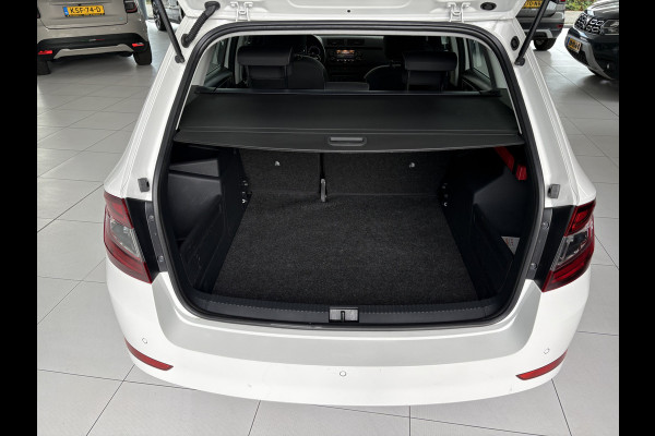 Škoda Fabia Combi 1.0 TSI Ambition Airco - Apple carplay - Parkeersensor achter - Dakrails - Bagagedek - Mistlampen - Cruise control - Bluetooth - Led verlichting - Stuur multifunctioneel - Stuur leder - Elektrische ramen - Centrale vergrendeling met afstandsbediening