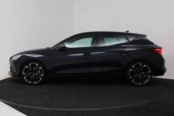 CUPRA Leon 1.4 e-Hybrid VZ Copper Edition (SFEERVERLICHTING, CAMERA, STUUR-/STOELVERWARMING, CARPLAY)