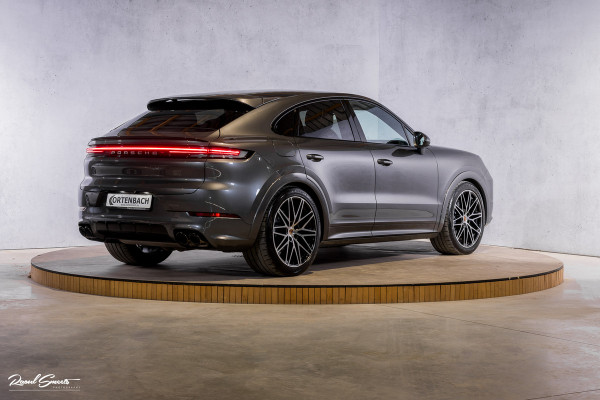 Porsche Cayenne Coupé 3.0 E-Hybrid | Sport design | Sport chrono | Soft close | Luchtvering | Achter as besturing | Pasenger display | Keyless |