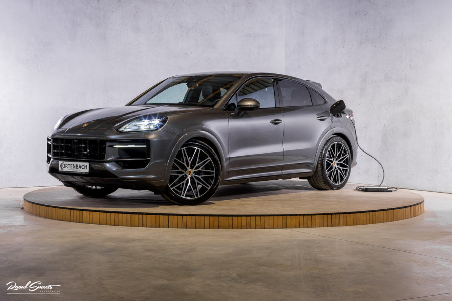 Porsche Cayenne Coupé 3.0 E-Hybrid | Sport design | Sport chrono | Soft close | Luchtvering | Achter as besturing | Pasenger display | Keyless |